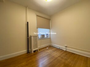 223 Saint Paul St, Unit 2 in Brookline, MA - Foto de edificio - Building Photo