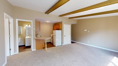 3030 Commercial Ave, Unit 3034-6 in Madison, WI - Building Photo - Building Photo