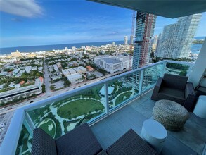 650 West Ave, Unit 3006 in Miami Beach, FL - Foto de edificio - Building Photo