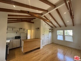 6853 1/2 W Alta Loma Terrace in Los Angeles, CA - Building Photo