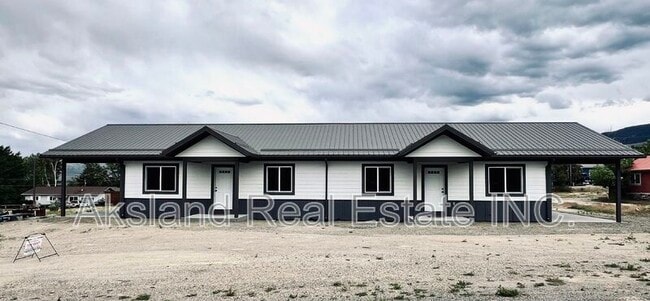 property at 910 Roosevelt Rd