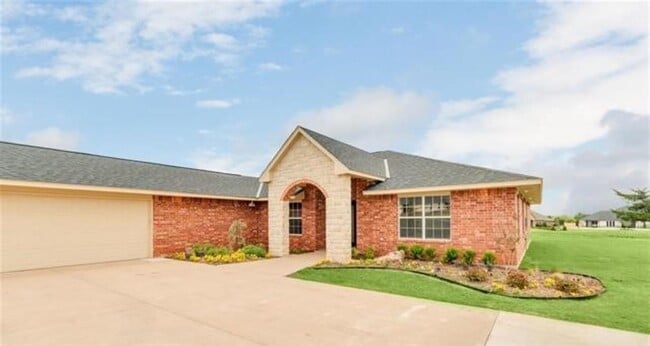 640 SW Dani Ann Ln in Lawton, OK - Building Photo - Building Photo