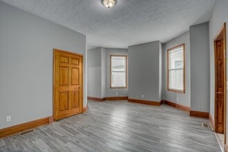 1807 Madison Avenue in Covington, KY - Foto de edificio - Interior Photo
