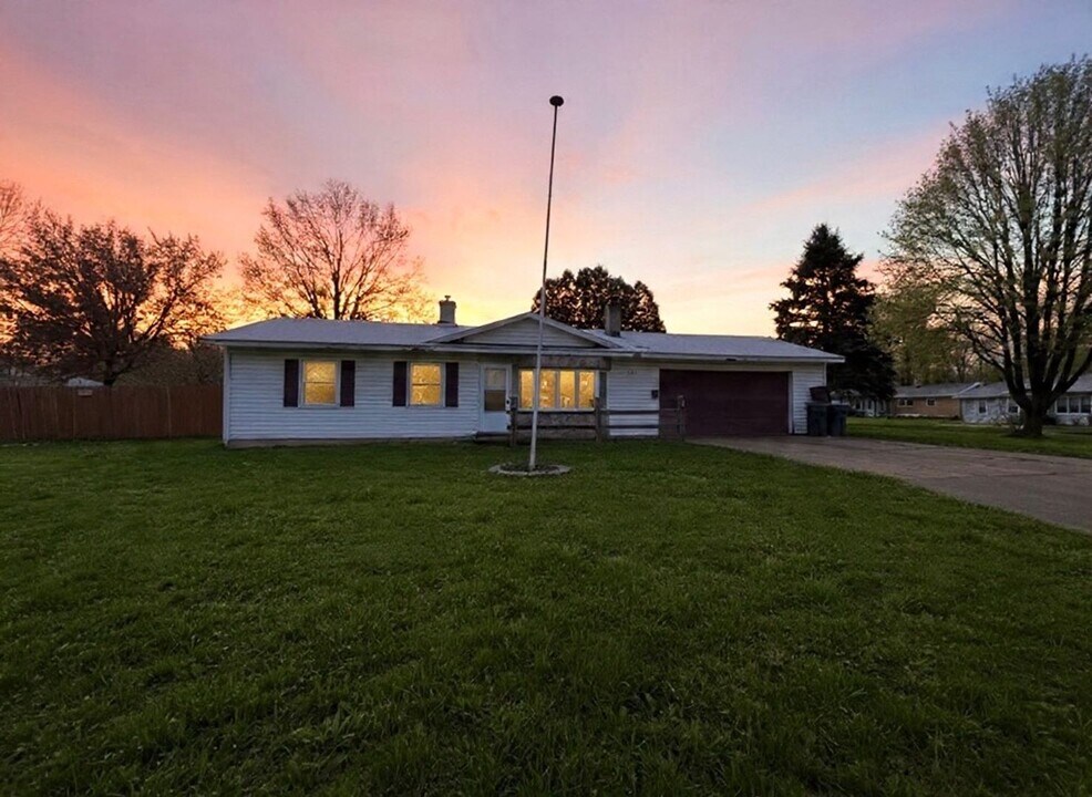 1102 Laurel St in Rome, NY - Building Photo