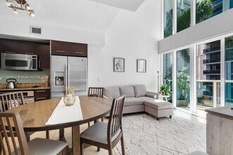 41 SE 5th St, Unit 308 in Miami, FL - Building Photo - Building Photo