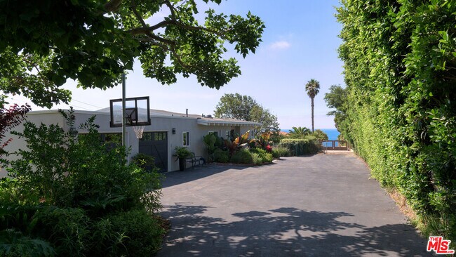 29740 Baden Pl in Malibu, CA - Building Photo - Building Photo