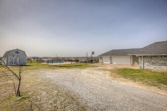 1021 Dominque Dr in Weatherford, TX - Building Photo - Building Photo