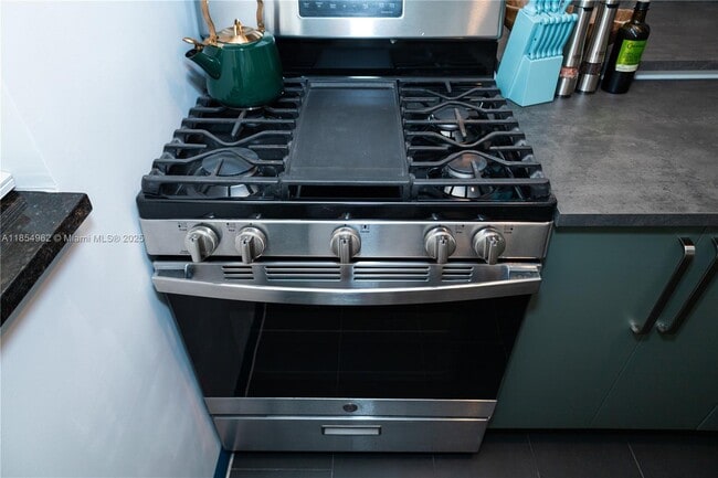 224 Meridian Ave, Unit 6 in Miami Beach, FL - Building Photo - Building Photo