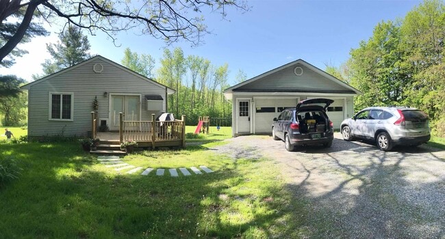 988 Prindle Rd in Charlotte, VT - Building Photo - Building Photo