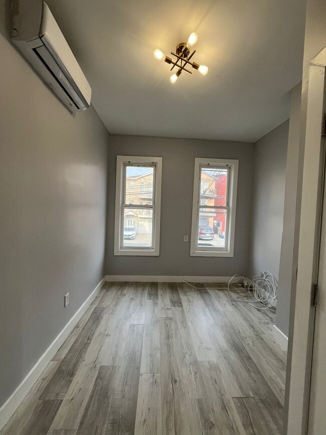 86 Zabriskie St, Unit 3 in Jersey City, NJ - Foto de edificio - Building Photo