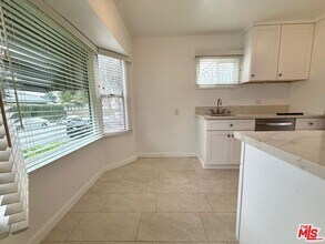 1157 N Genesee Ave in West Hollywood, CA - Foto de edificio - Building Photo