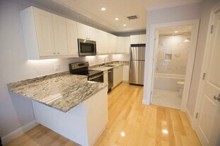 296 Beacon St in Boston, MA - Building Photo