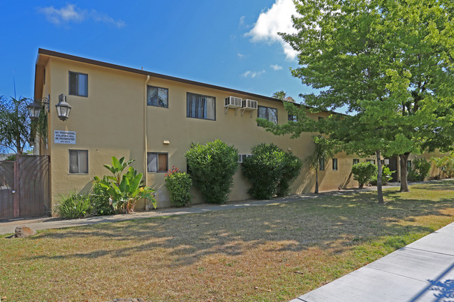 Capital Courtyard in Sacramento, CA - Building Photo - Building Photo