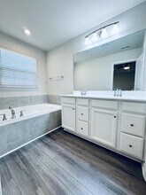 449 Cross Country Way in Durham, NC - Building Photo - Building Photo
