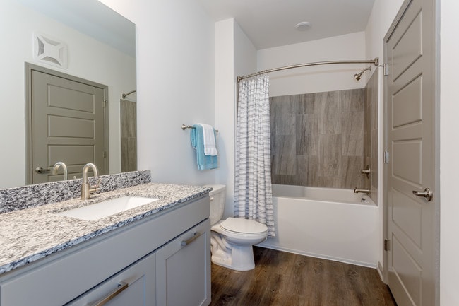 Meridian at View High in Lee's Summit, MO - Foto de edificio - Interior Photo