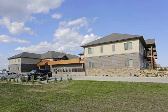 Aspen Ponds Apartments in Fargo, ND - Building Photo - Building Photo