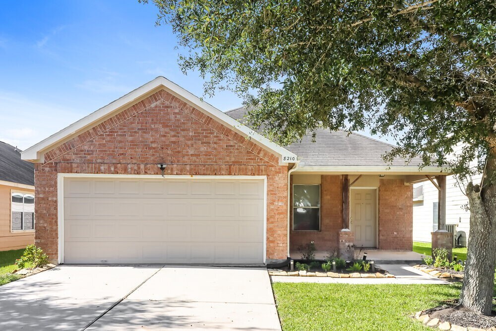 8210 Obsidian Ct in Rosharon, TX - Building Photo