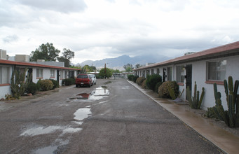 Lee in Tucson, AZ - Foto de edificio - Building Photo