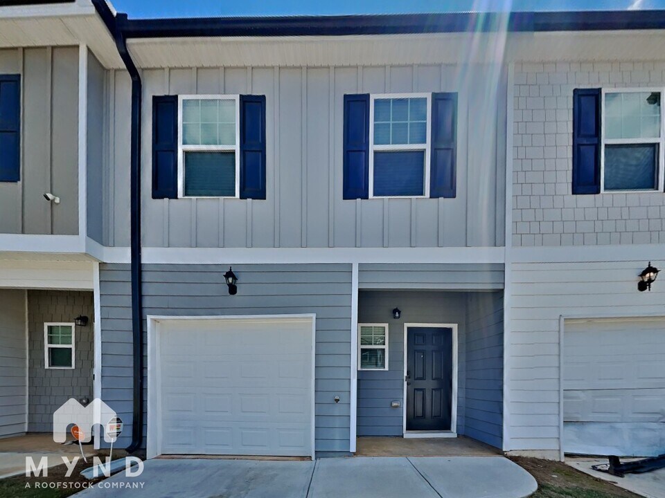 4952 Lower Elm St in Atlanta, GA - Building Photo