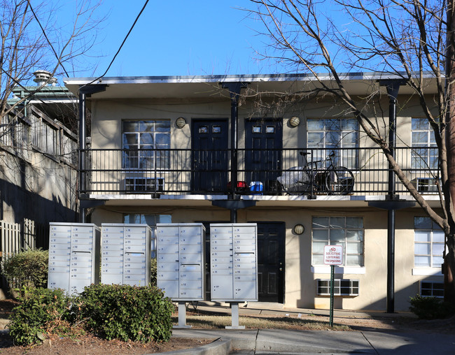 Henderson Place Apartments in Atlanta, GA - Building Photo - Building Photo