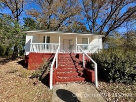 909 Troup St in Lagrange, GA - Building Photo