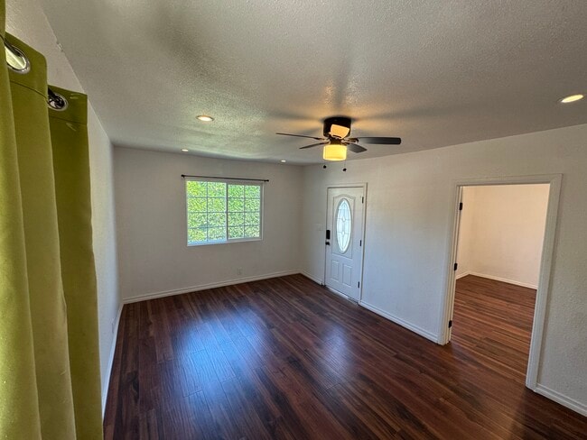 526 Brooks Ave, Unit Front Unit in Venice, CA - Foto de edificio - Building Photo