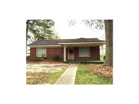 2401 Redmond St in Mobile, AL - Building Photo