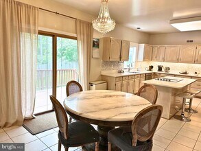2 Royal Dominion Ct in Bethesda, MD - Building Photo - Building Photo