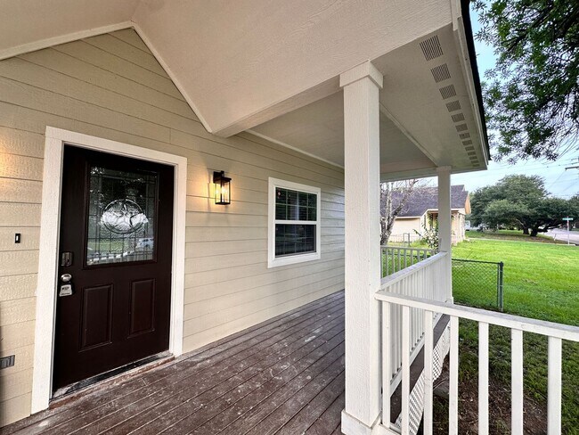 1005 E 29th St in Bryan, TX - Foto de edificio - Building Photo