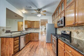 16218 Ruffian Dr in Friendswood, TX - Building Photo - Building Photo