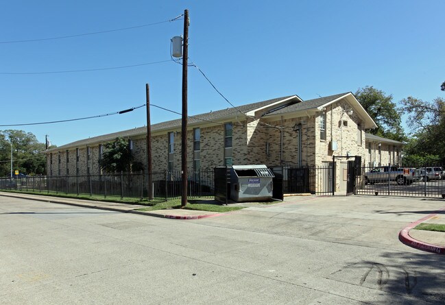 Metropolitan Apartments in Dallas, TX - Building Photo - Building Photo