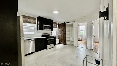 43 Pleasant Way in Montclair, NJ - Building Photo - Building Photo