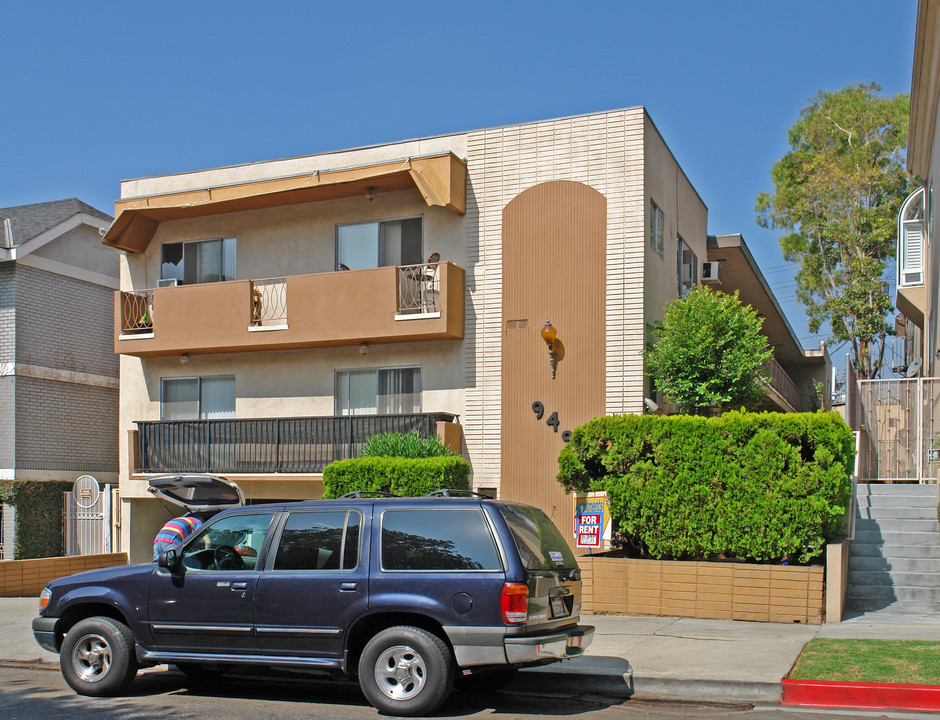 949-951 N Alfred St in Los Angeles, CA - Building Photo