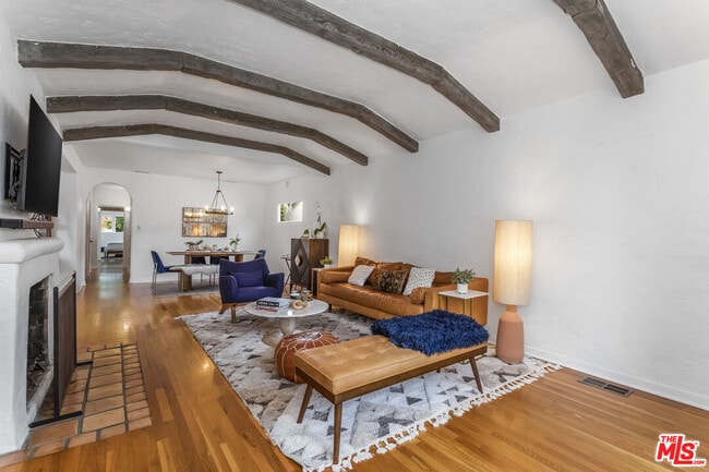 11208 Kling St in Los Angeles, CA - Building Photo - Building Photo