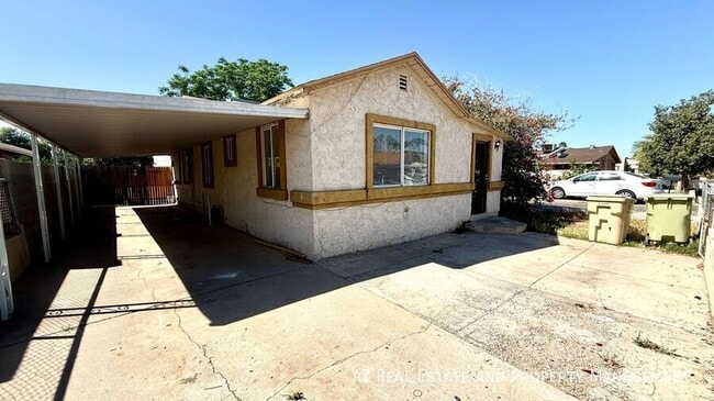 5547 W Gardenia Ave in Glendale, AZ - Building Photo - Building Photo
