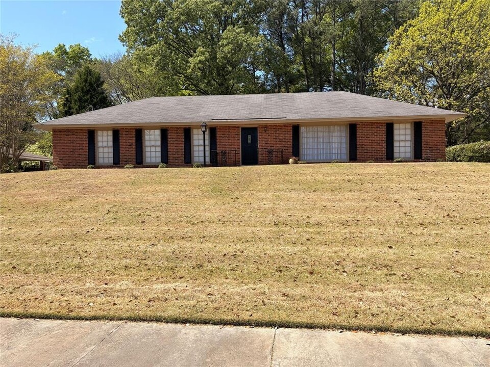 1738 Fairforest Dr in Montgomery, AL - Building Photo