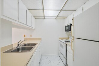 1854 Abbey Rd in West Palm Beach, FL - Building Photo - Building Photo