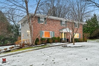 11 Orchard Cir in Suffern, NY - Building Photo - Building Photo
