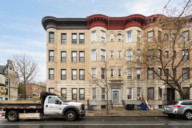 The Bradshaw - 915-919 Saint Johns Place in Brooklyn, NY - Foto de edificio - Building Photo