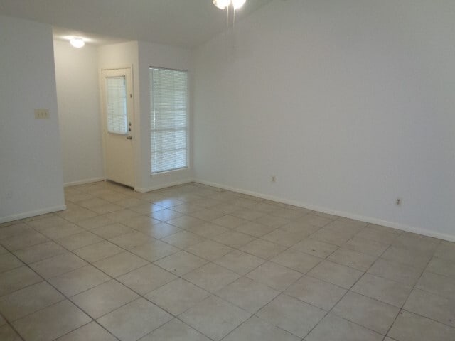 1616 Hazelwood St in Conroe, TX - Foto de edificio - Building Photo