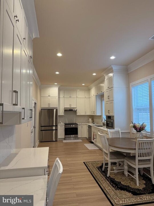 19923 Smith Cir in Ashburn, VA - Building Photo