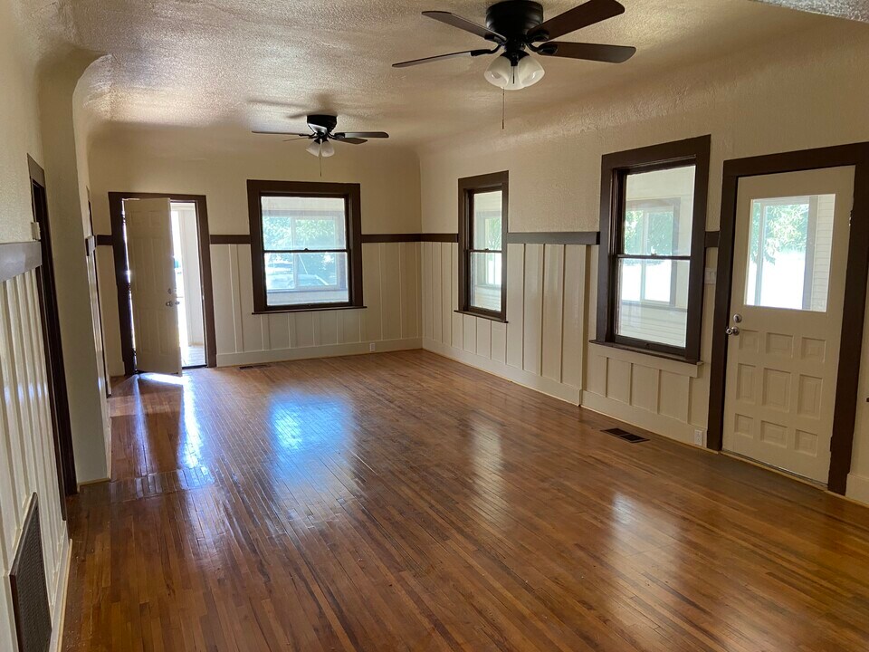 3204 6th St in Ceres, CA - Foto de edificio