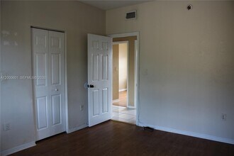 6962 NW 179th St in Hialeah, FL - Building Photo - Building Photo