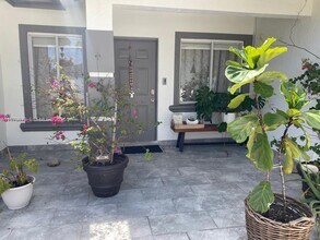 12792 SW 209th St in Miami, FL - Foto de edificio - Building Photo