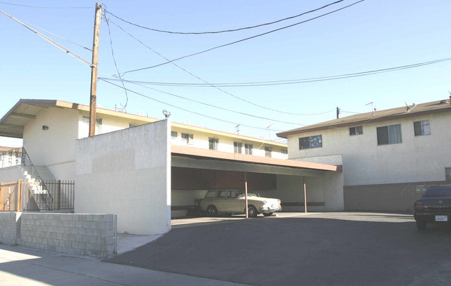 13714 Inglewood Ave in Hawthorne, CA - Building Photo - Building Photo