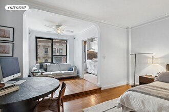 420-424 Central Prk W in New York, NY - Building Photo - Building Photo