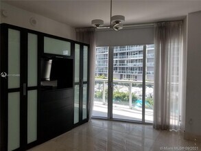 475 Brickell Ave, Unit 1610 in Miami, FL - Foto de edificio - Building Photo