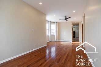 2028 N Hamlin Ave, Unit 2 in Chicago, IL - Building Photo - Building Photo