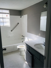 8725 Countryshire Ln-Unit -APT 1 in Kansas City, MO - Building Photo - Building Photo