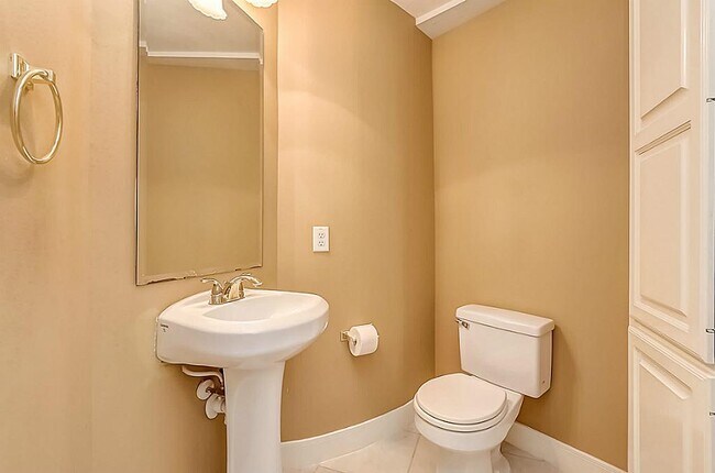 5715 Sapphire Vista Ln